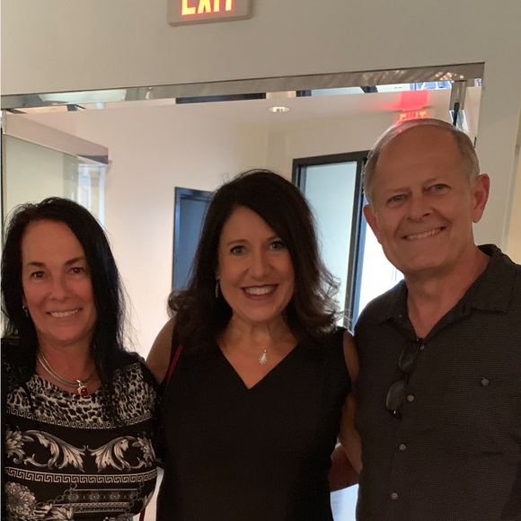 Meet your Posher, Lori (Bubbles) - Picture 4 of 16